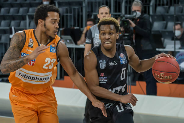 的内线防守 的内线防守